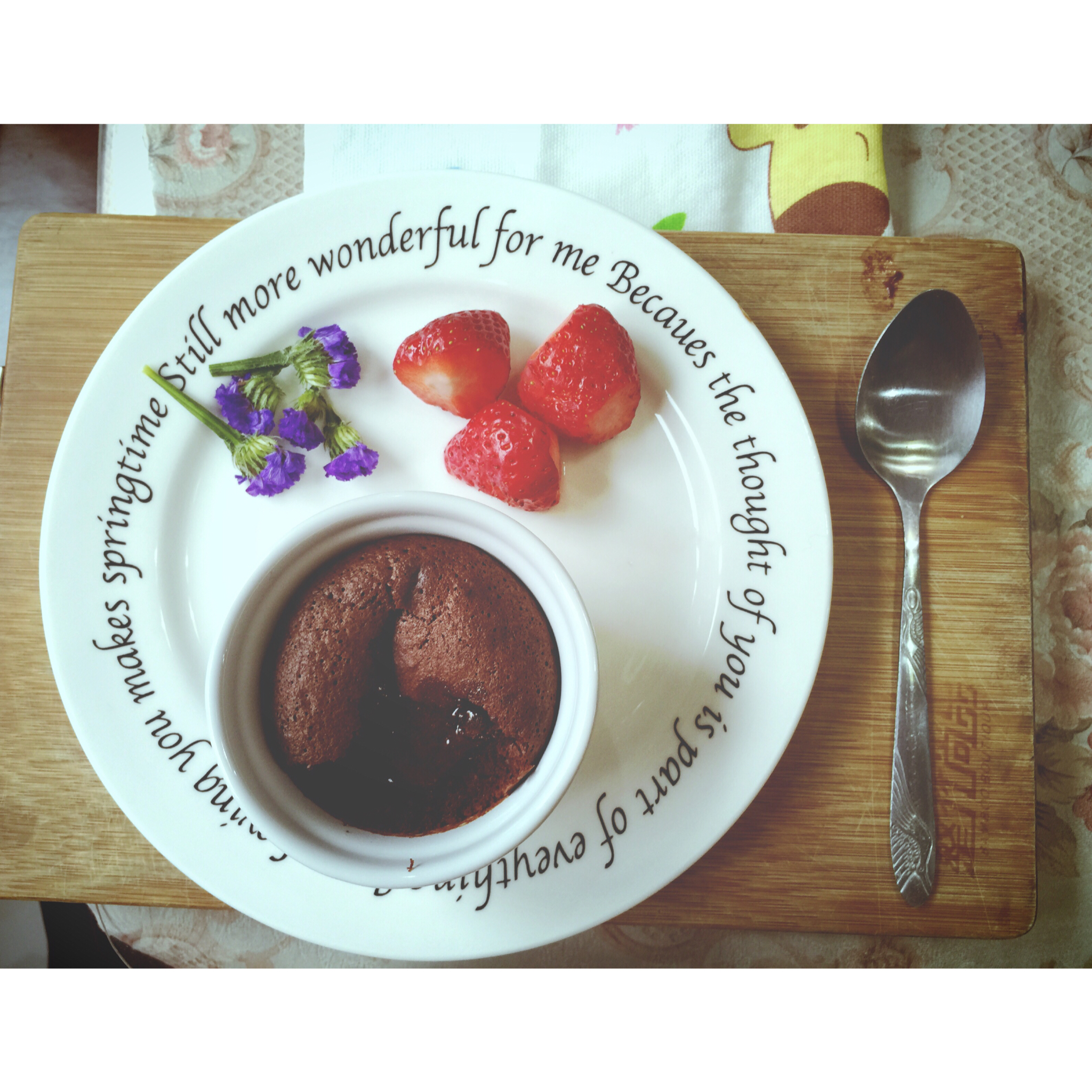 给妹子群的巧克力熔岩蛋糕