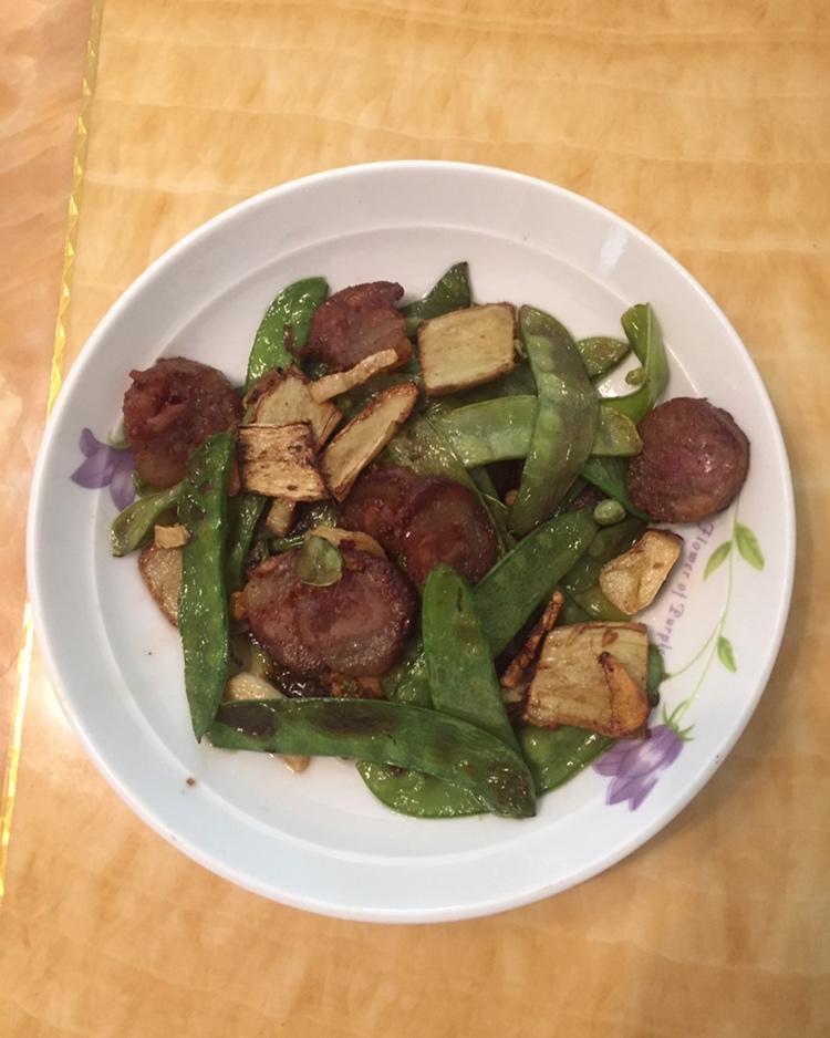 超脆爽的荷兰豆炒香肠