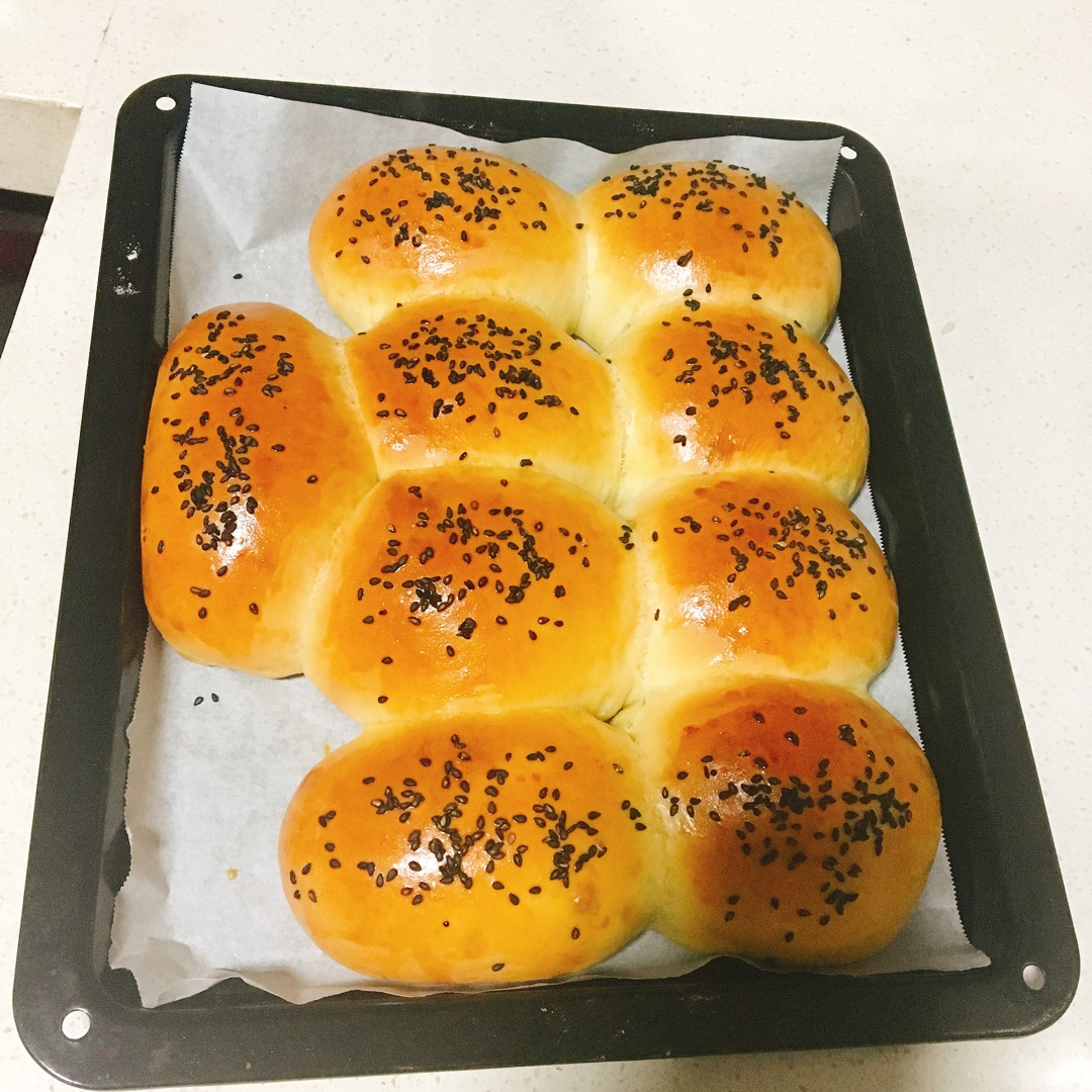大人小孩都爱不释口的【蜂蜜牛奶小餐包】