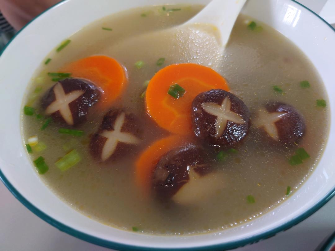 鲜掉眉毛口蘑汤