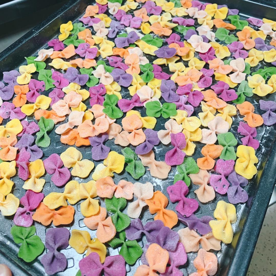 彩色蝴蝶面的做法 步骤3