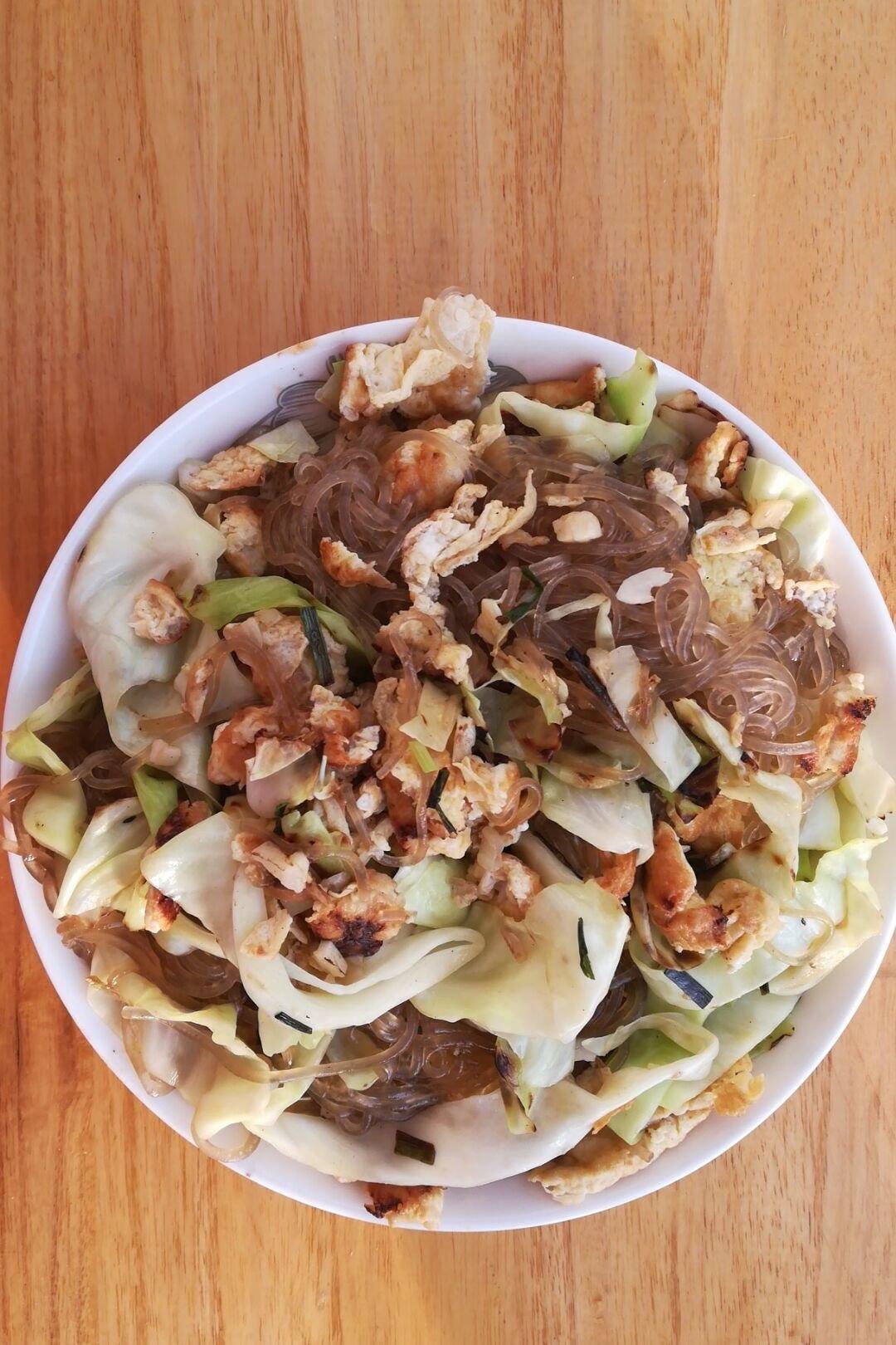包菜粉丝炒鸡蛋