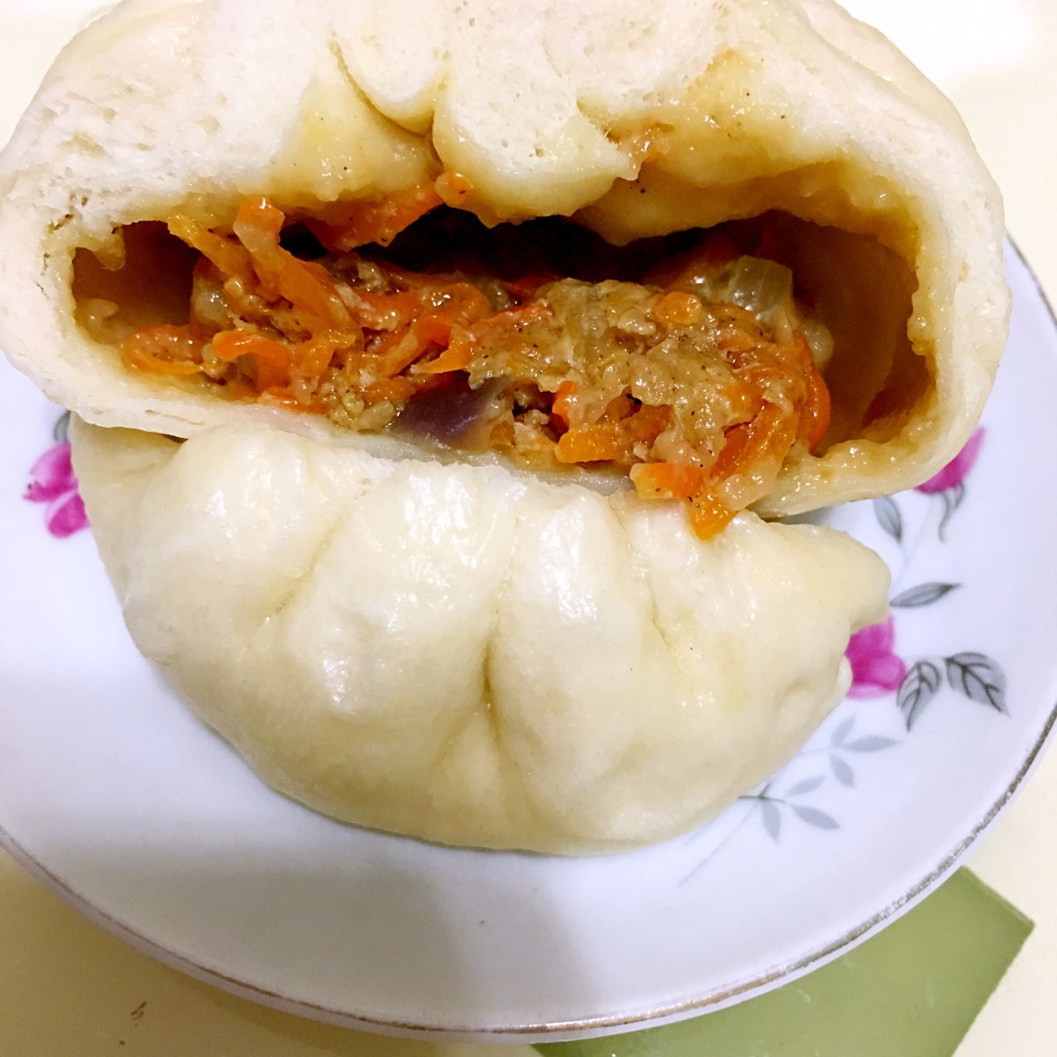 树苗miami做的胡萝卜肉包子