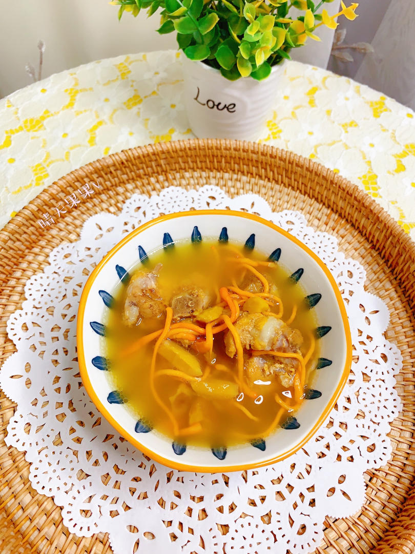 霜降的一餐 l 竹荪虫草花鸡汤+粉蒸南瓜排骨