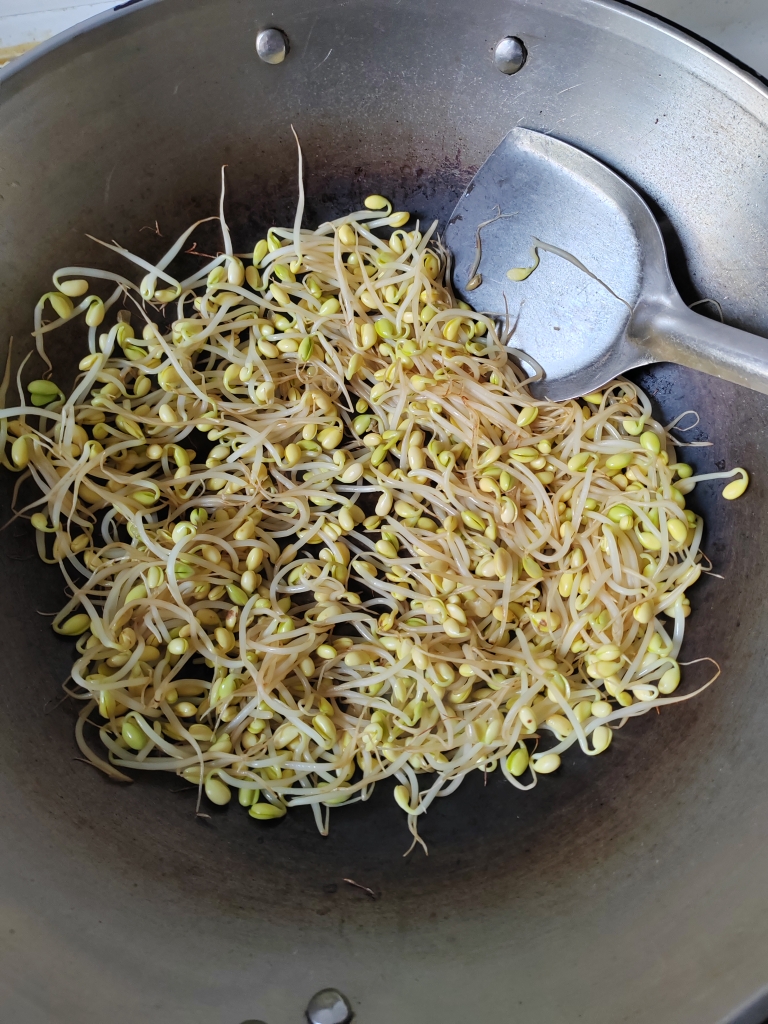 干煸黄豆芽的做法 步骤1