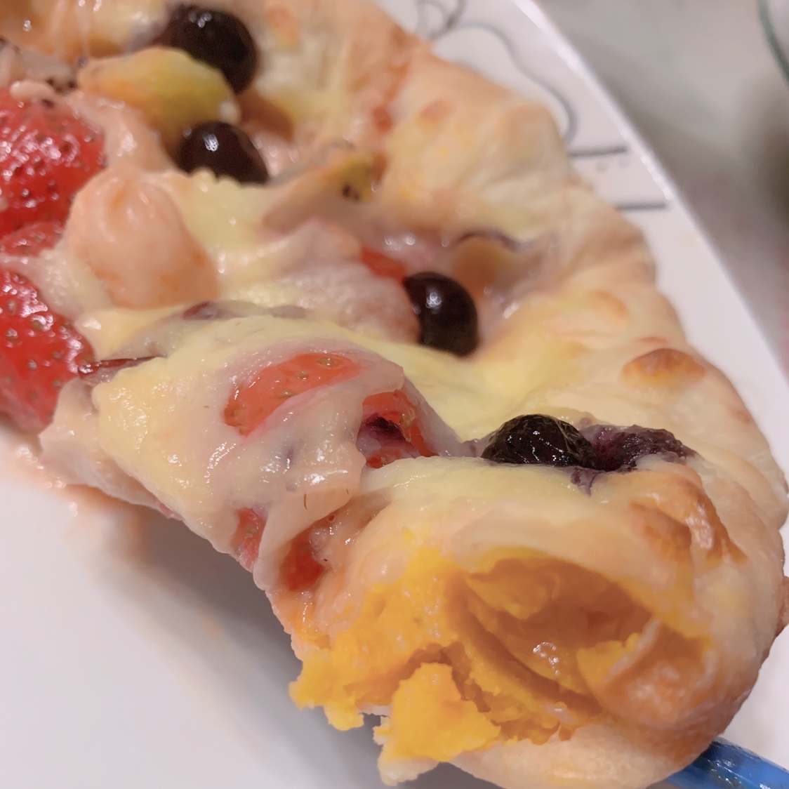 黄金红薯边の                        缤纷水果披萨的做法 步骤14