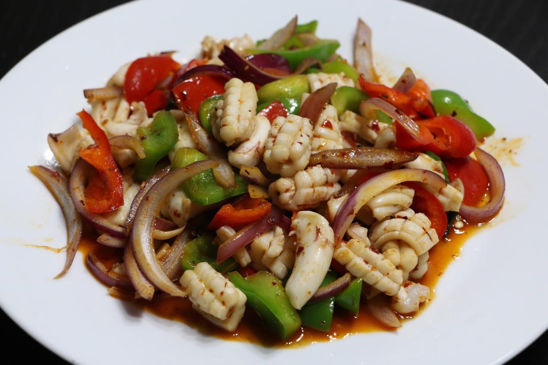 彩椒爆鱿鱼的做法