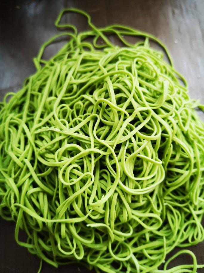 果蔬面条 家庭手工自制面条 红心火龙果面条 菠菜面条 黄瓜面条 鸡蛋面 压面机面条机