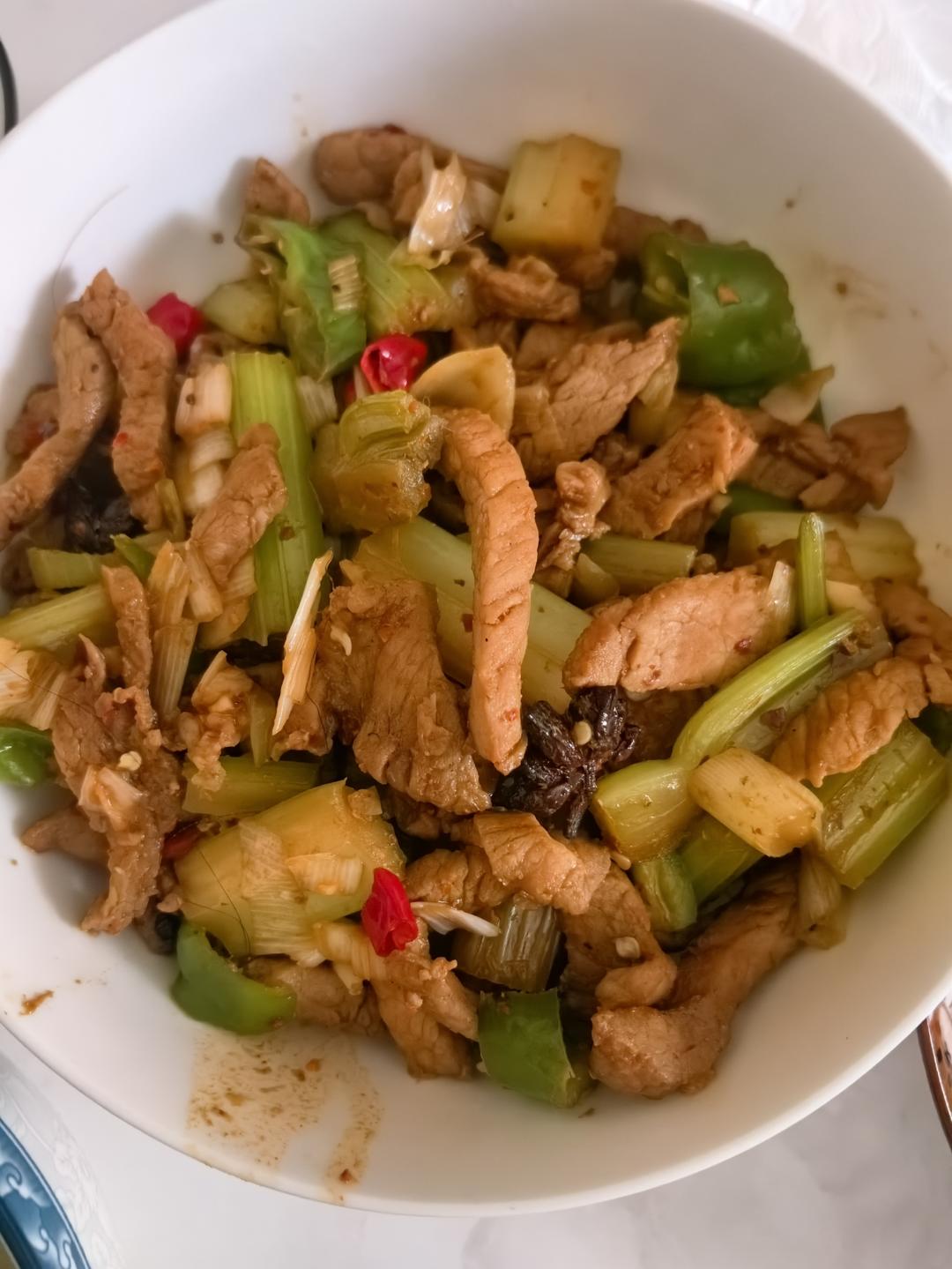 下饭芹菜炒肉