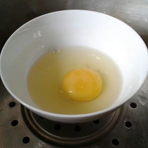 蒸荷包蛋的做法 步骤3