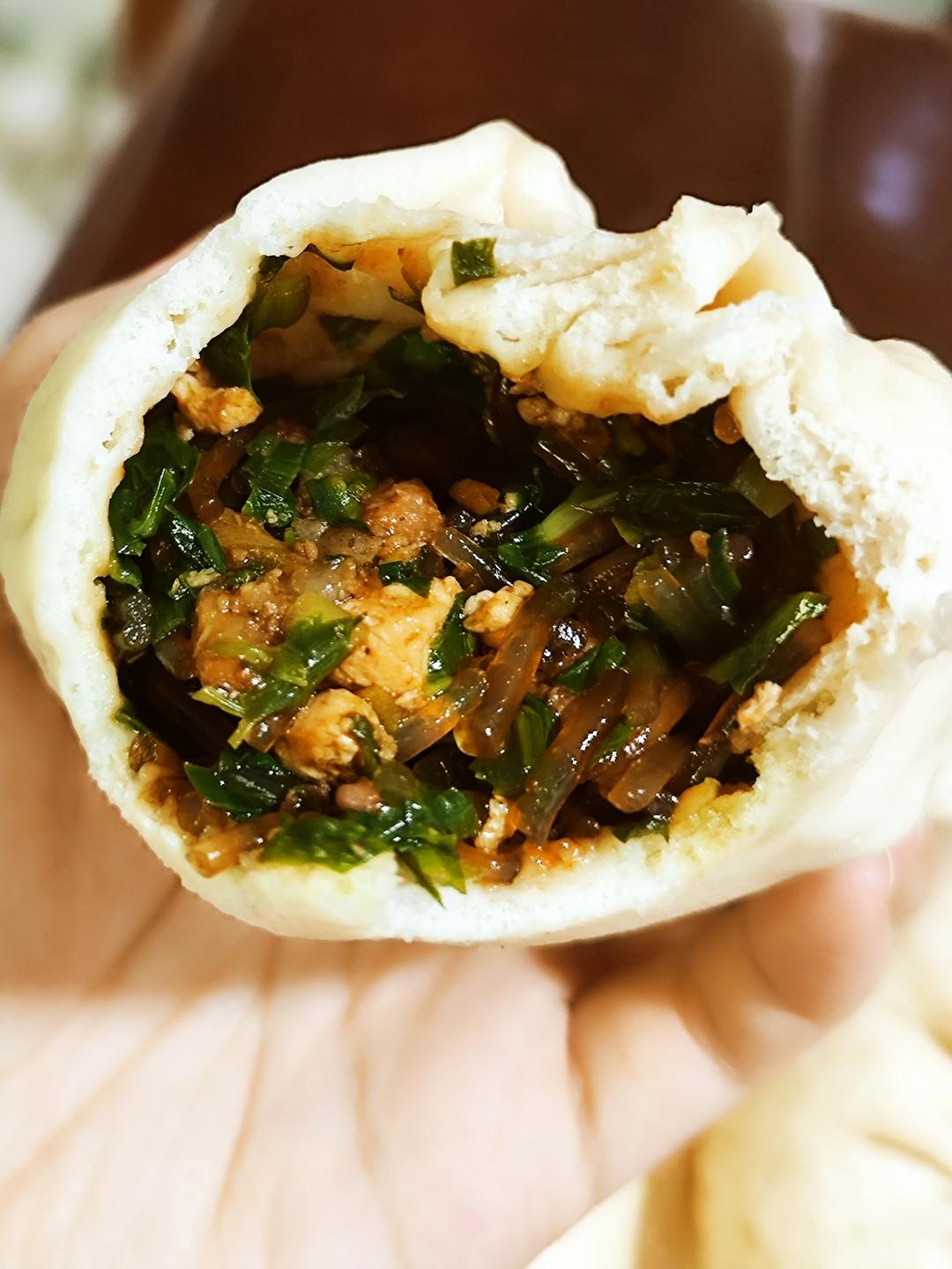 韭菜肉沫粉条豆腐包子