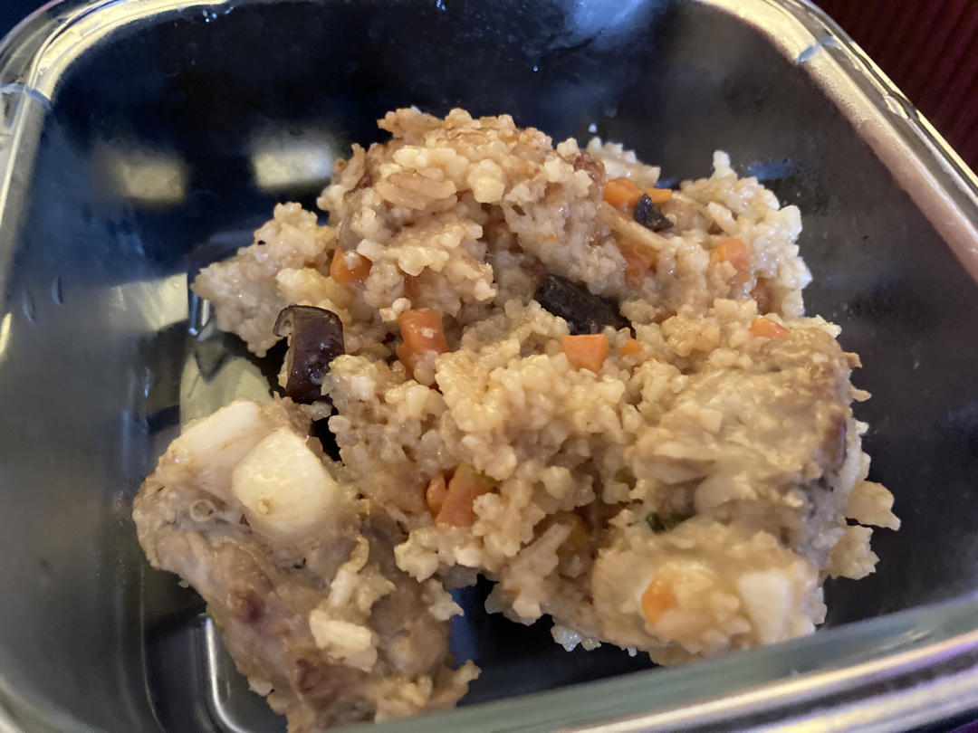 喷香排骨焖饭（爆好吃）