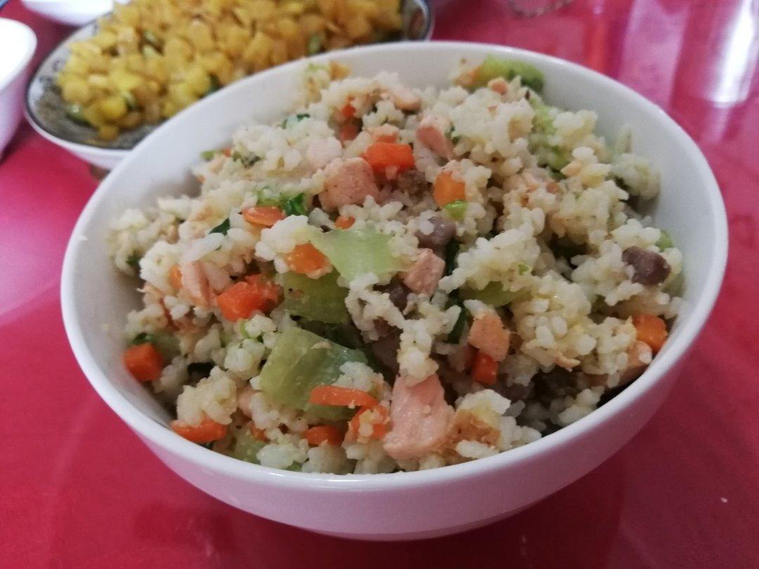 三文鱼至尊海鲜炒饭