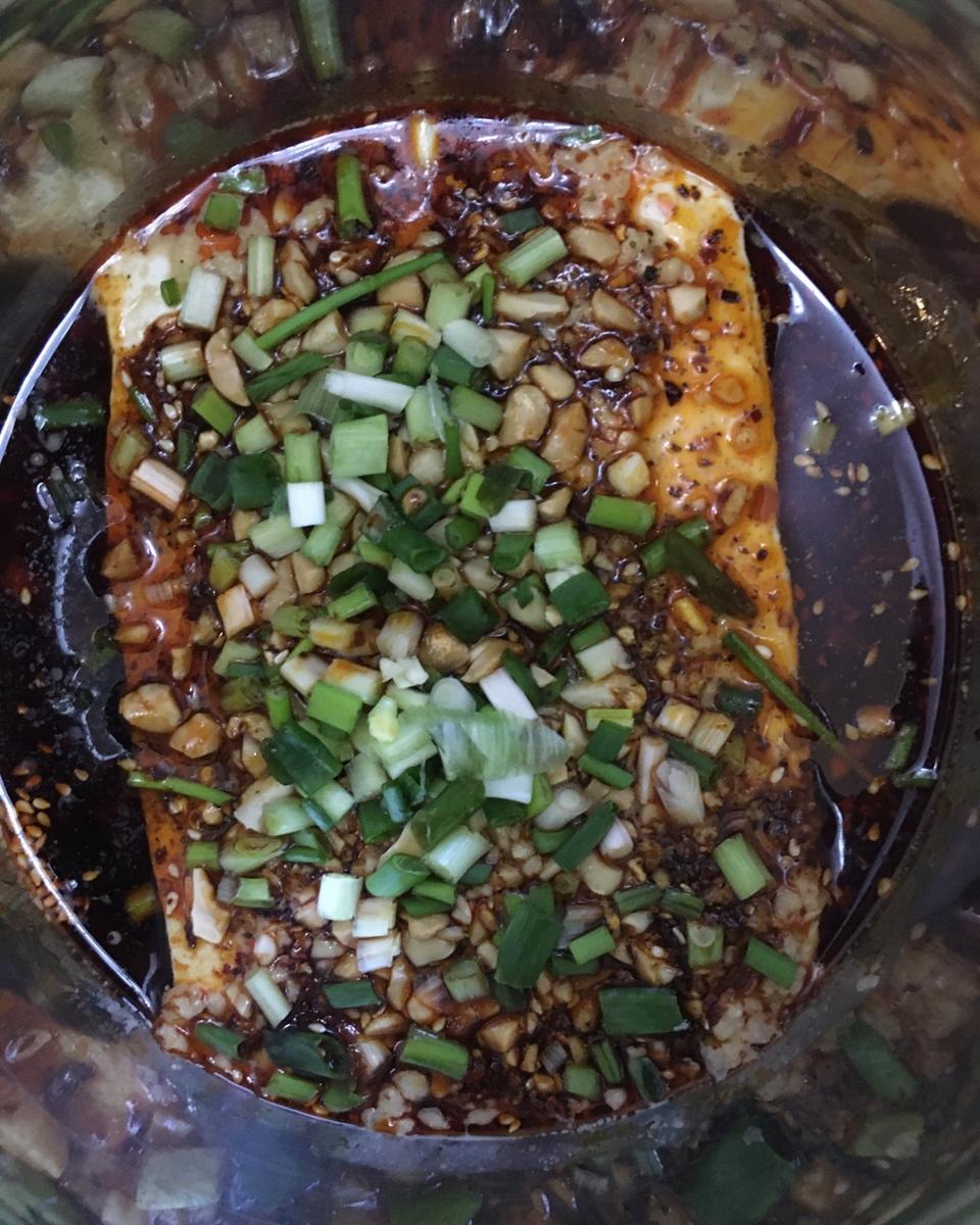 重庆老店的招牌菜，直接干掉几碗白米饭的——淋汁豆腐