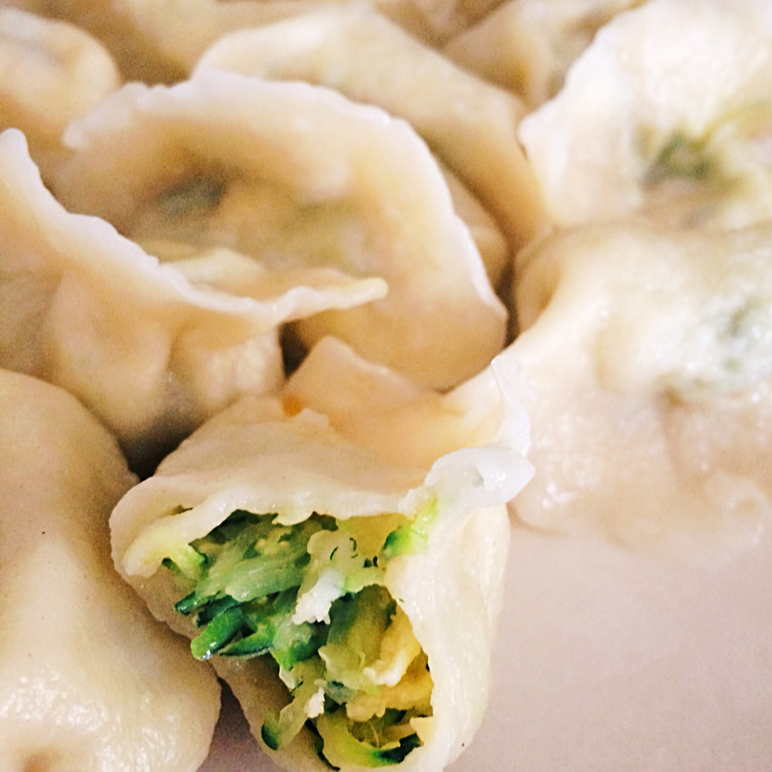 冰语清寒_做的西葫芦鸡蛋虾仁三鲜饺子