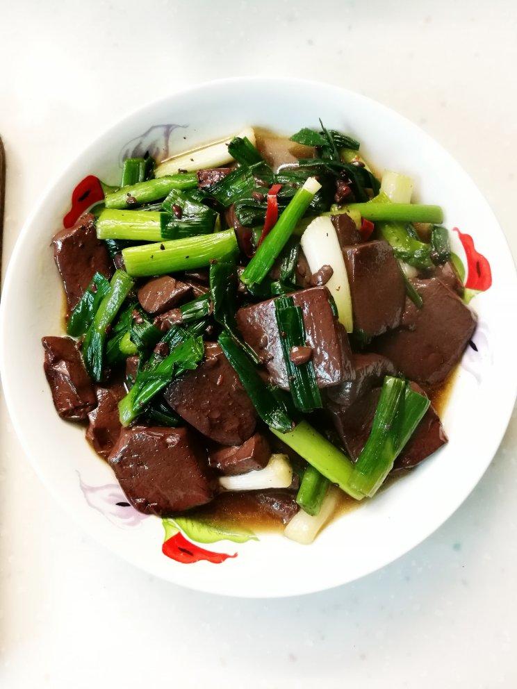 大蒜炒血豆腐