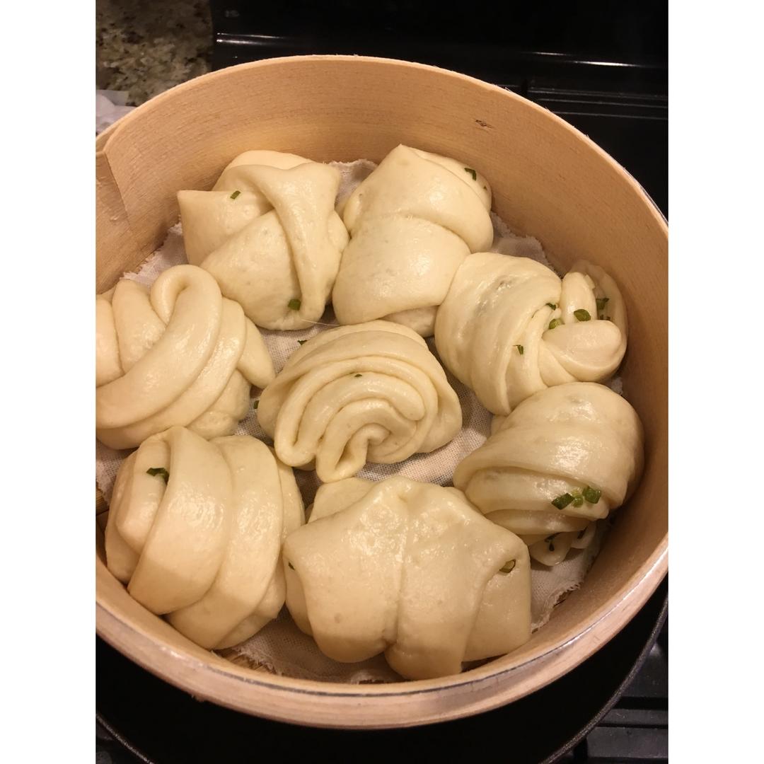 葱油花卷 Steamed Roll