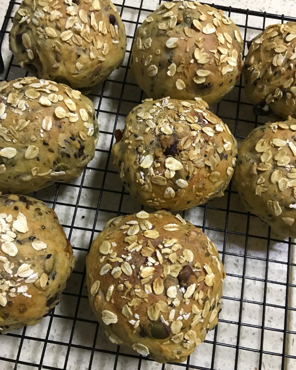 什锦坚果谷物早餐包（Muesli rolls）丨健康·烘焙