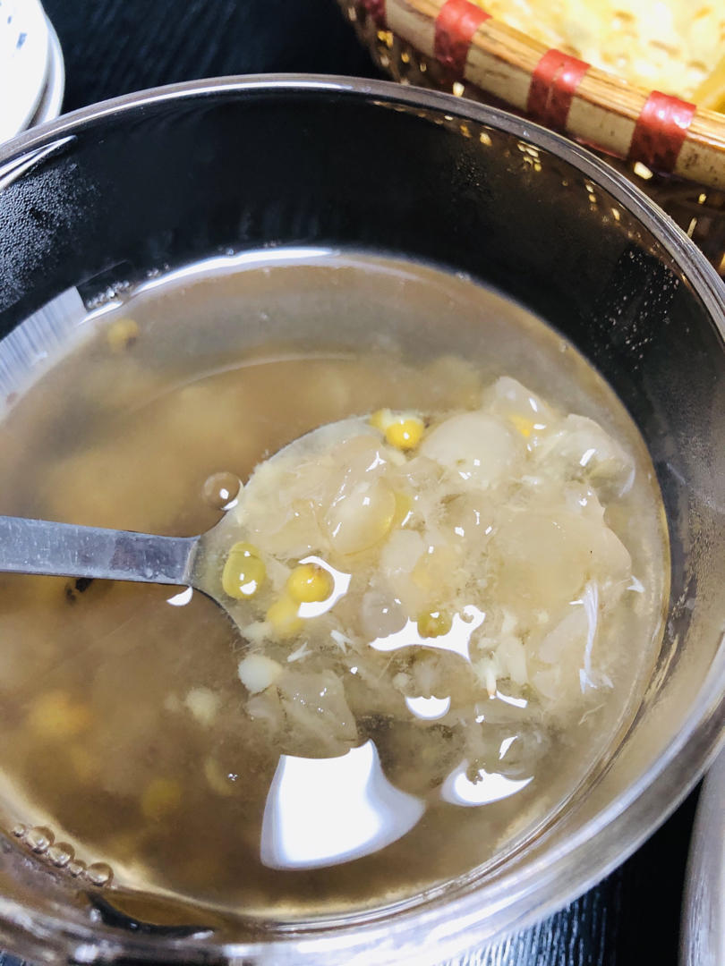 好多鱼amy做的皂角米绿豆甜汤