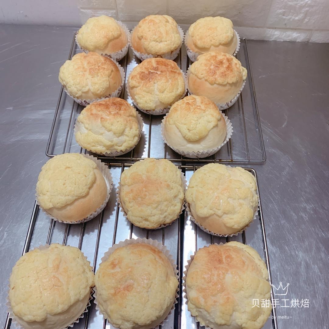 好吃到炸裂的港式菠萝包（附带制作酥皮的小视频）