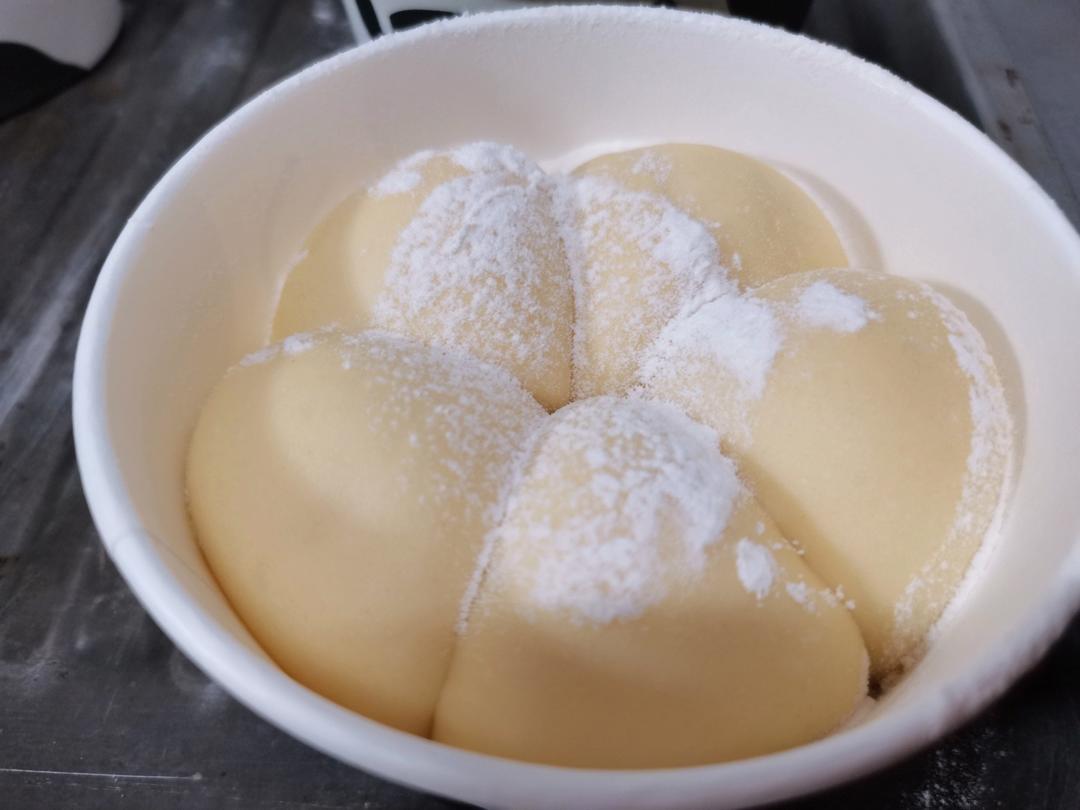 炼乳奶酪花朵面包