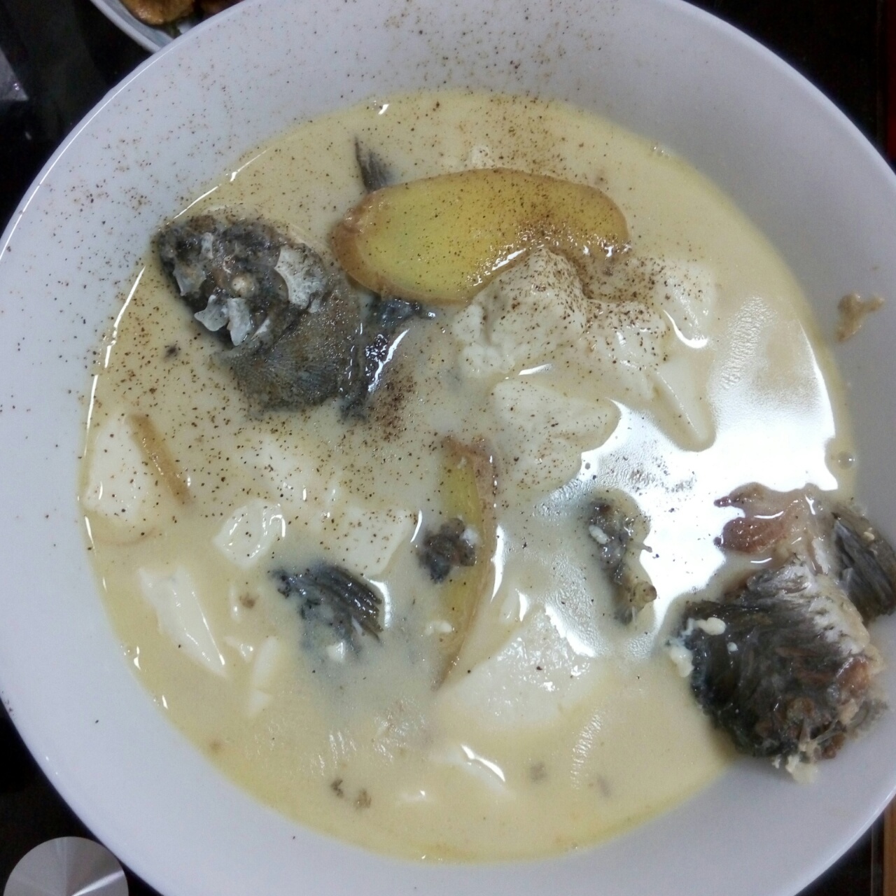 奶白鲫鱼汤
