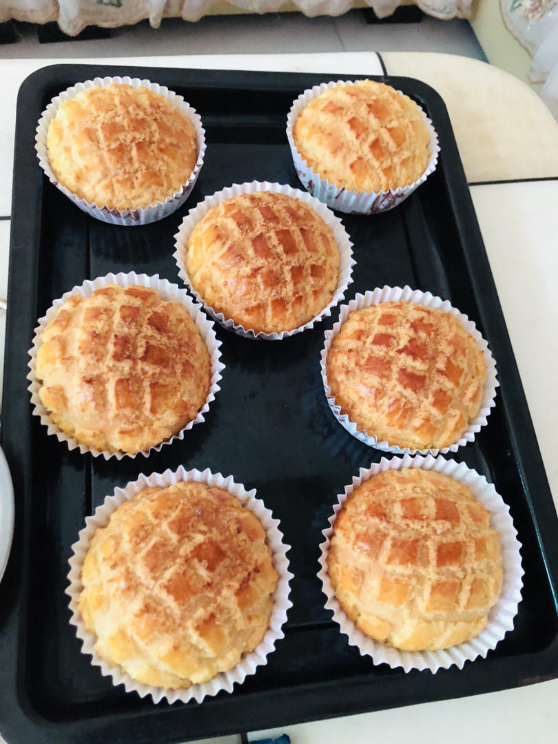 好吃到炸裂的港式菠萝包（附带制作酥皮的小视频）