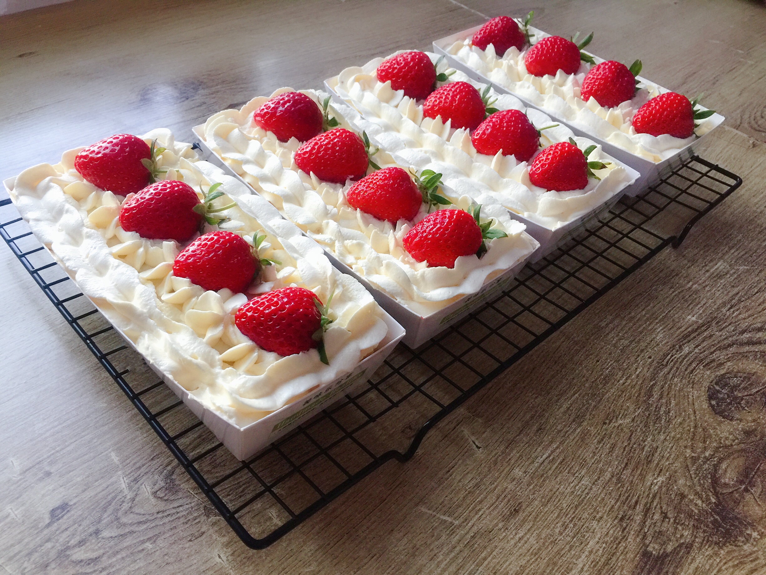 草莓盒子蛋糕的做法