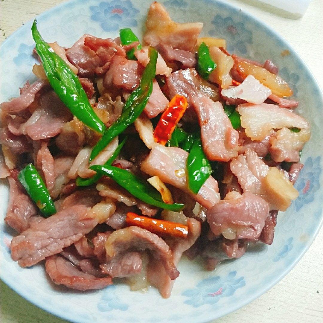 猪智智做的云南家常菜青椒炒火腿