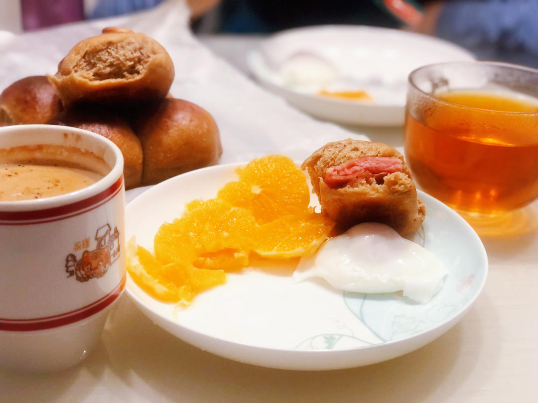 餐桌边的早餐