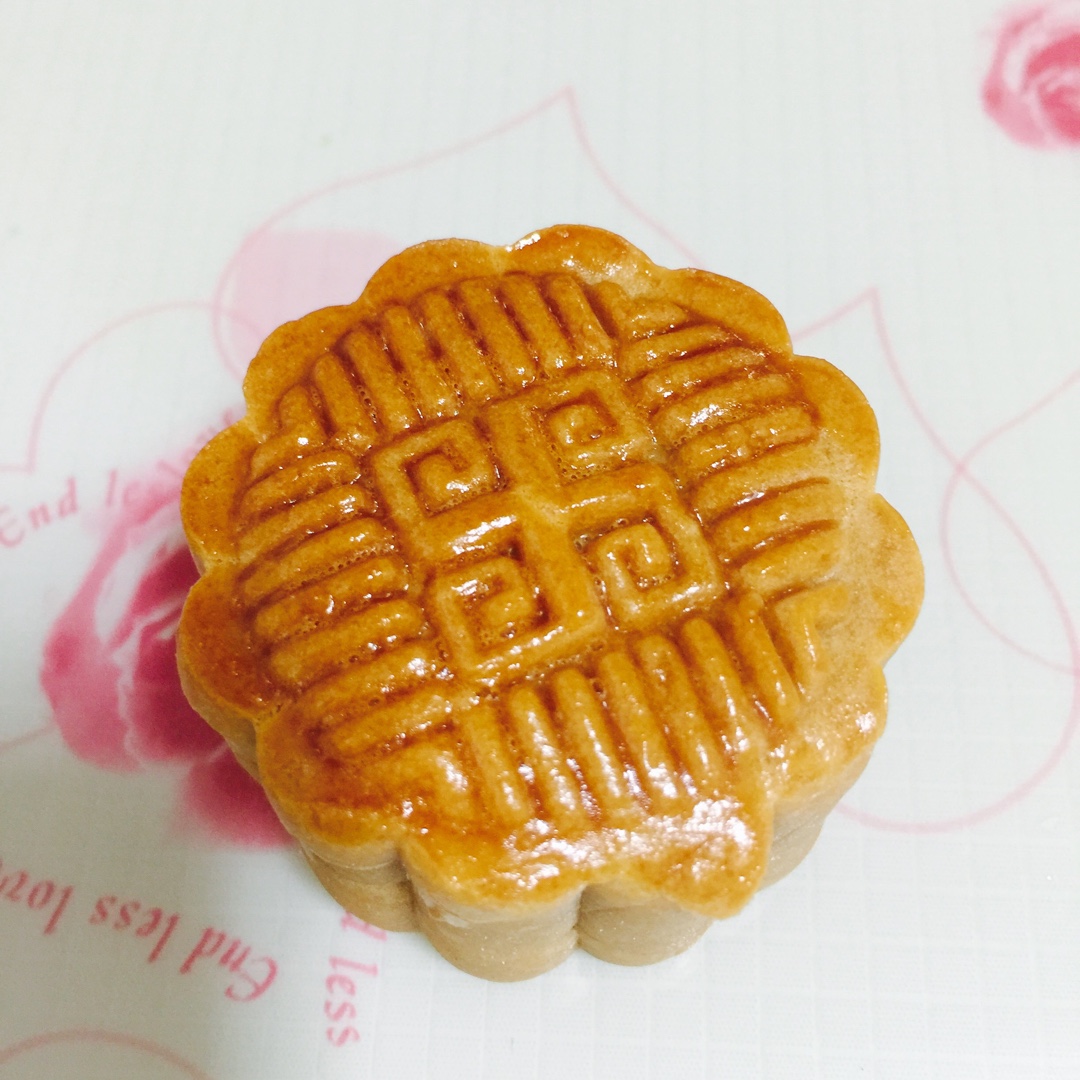 广式月饼.莲蓉蛋黄月饼--广式饼皮制作方法详解及咸蛋黄的处理