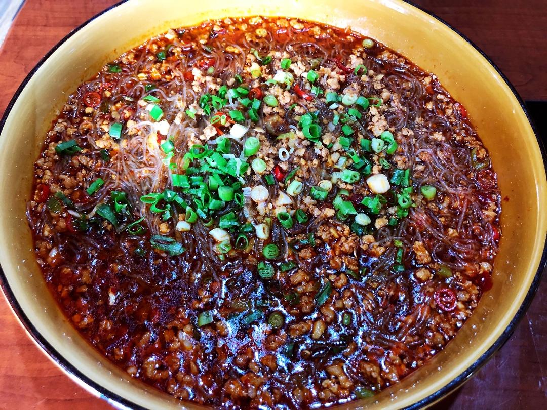 10分钟快手菜，巨下饭的肉沫粉丝煲