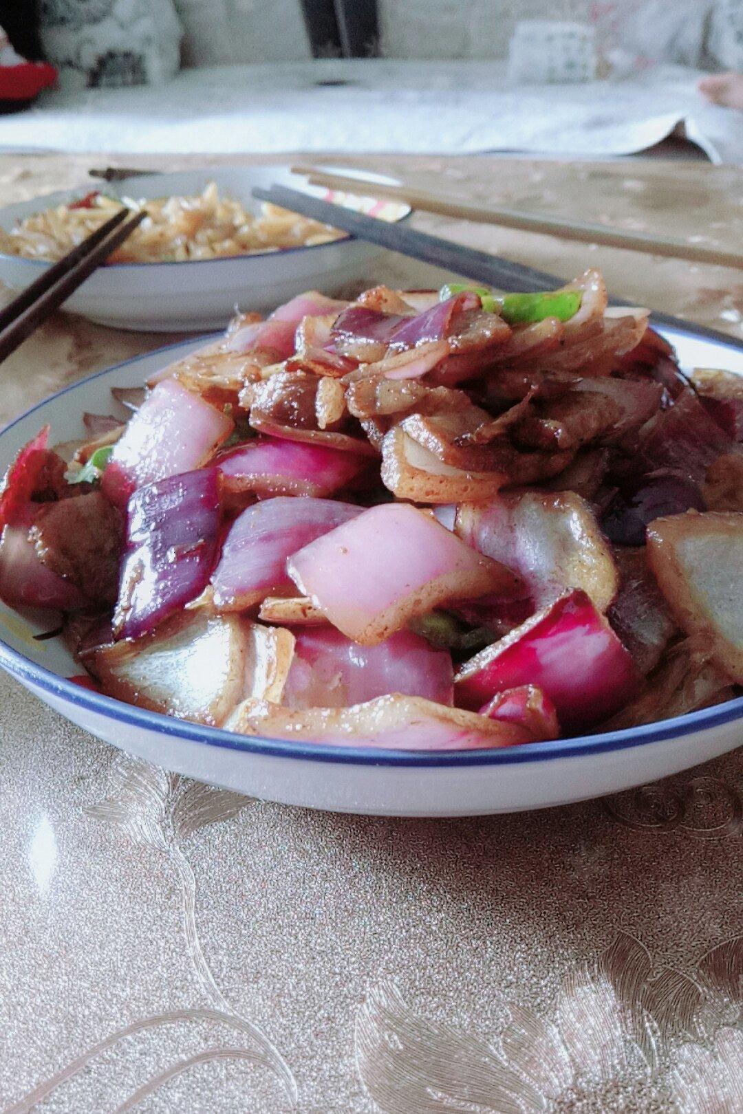 孜然洋葱炒牛肉粒