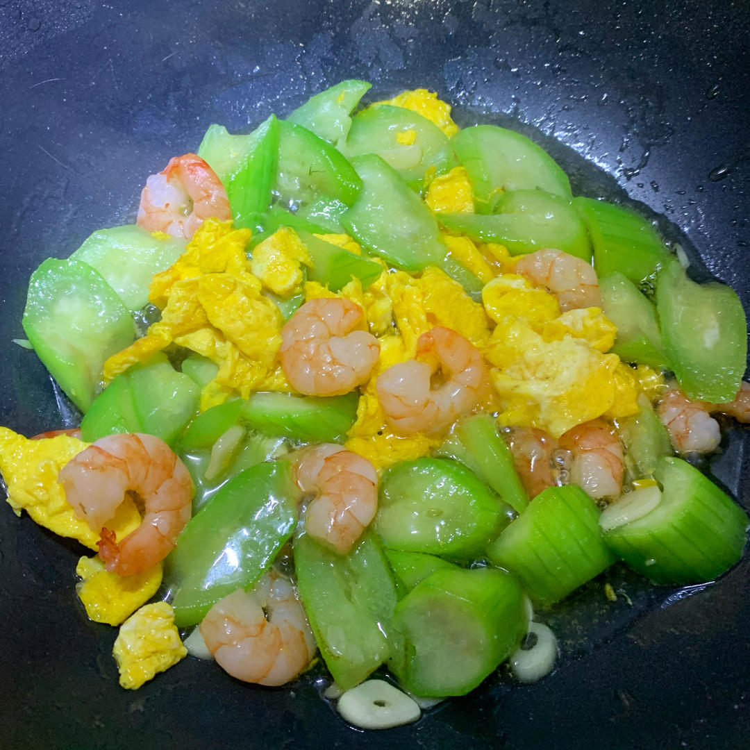 晶莹剔透的丝瓜炒虾仁