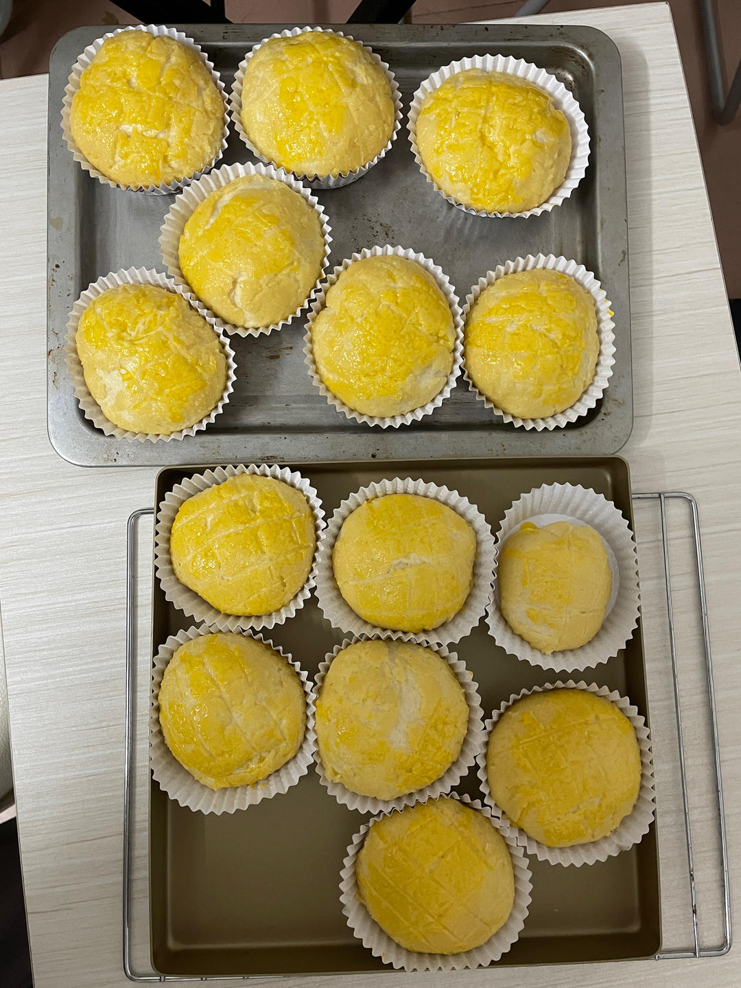 好吃到炸裂的港式菠萝包（附带制作酥皮的小视频）