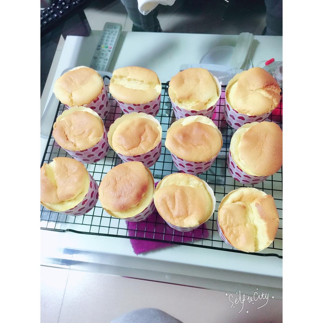 软绵绵戚风纸杯蛋糕