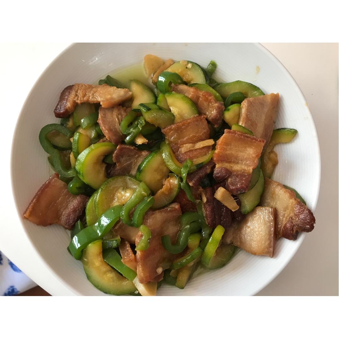 五花肉炒西葫芦