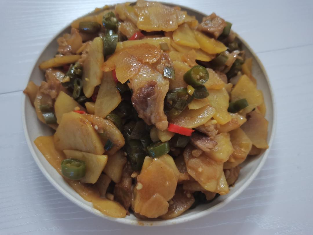 土豆片辣椒炒肉