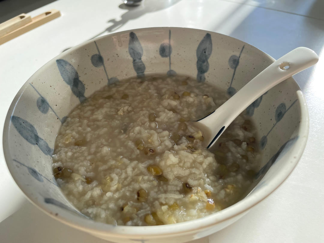 用最简单的方法，煮最好喝的绿豆粥（不泡可不用高压锅）