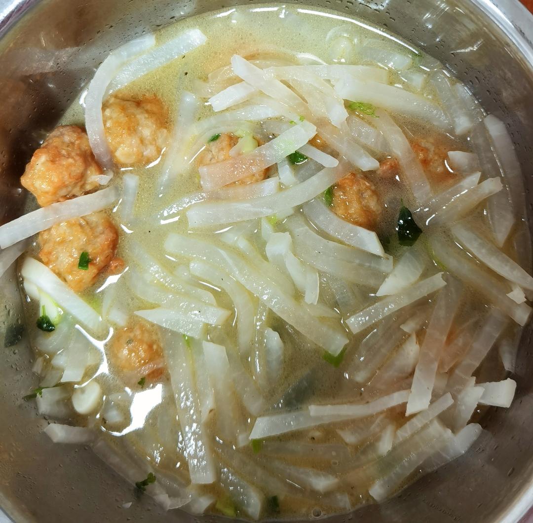 一碗清甜鲜美的萝卜丝肉丸汤