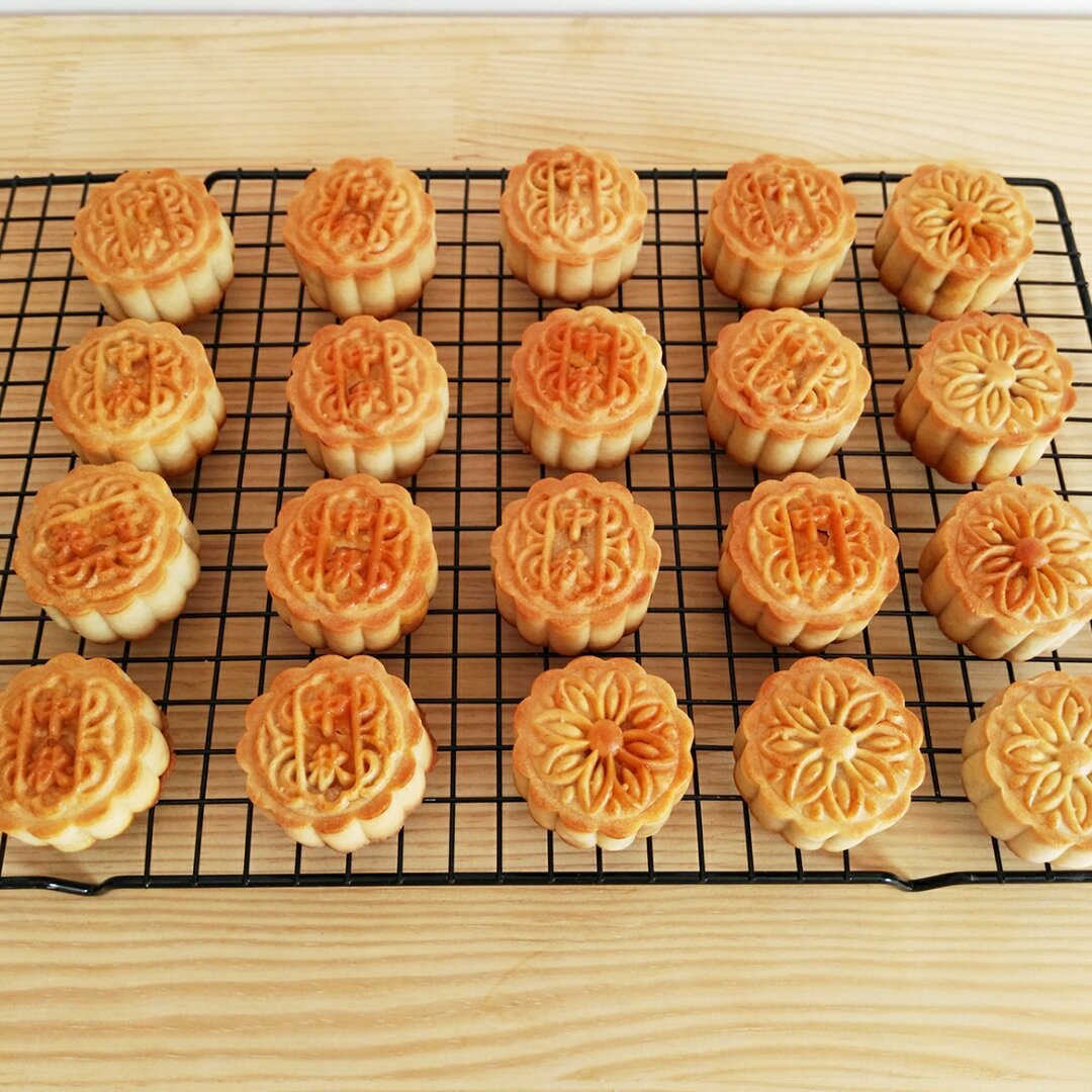 广式月饼—蛋黄莲蓉月饼