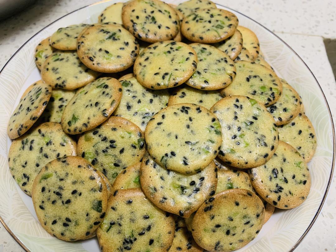 鸡蛋薄脆小饼干（原味和葱香味两种哟）-烤箱食谱的做法 步骤13