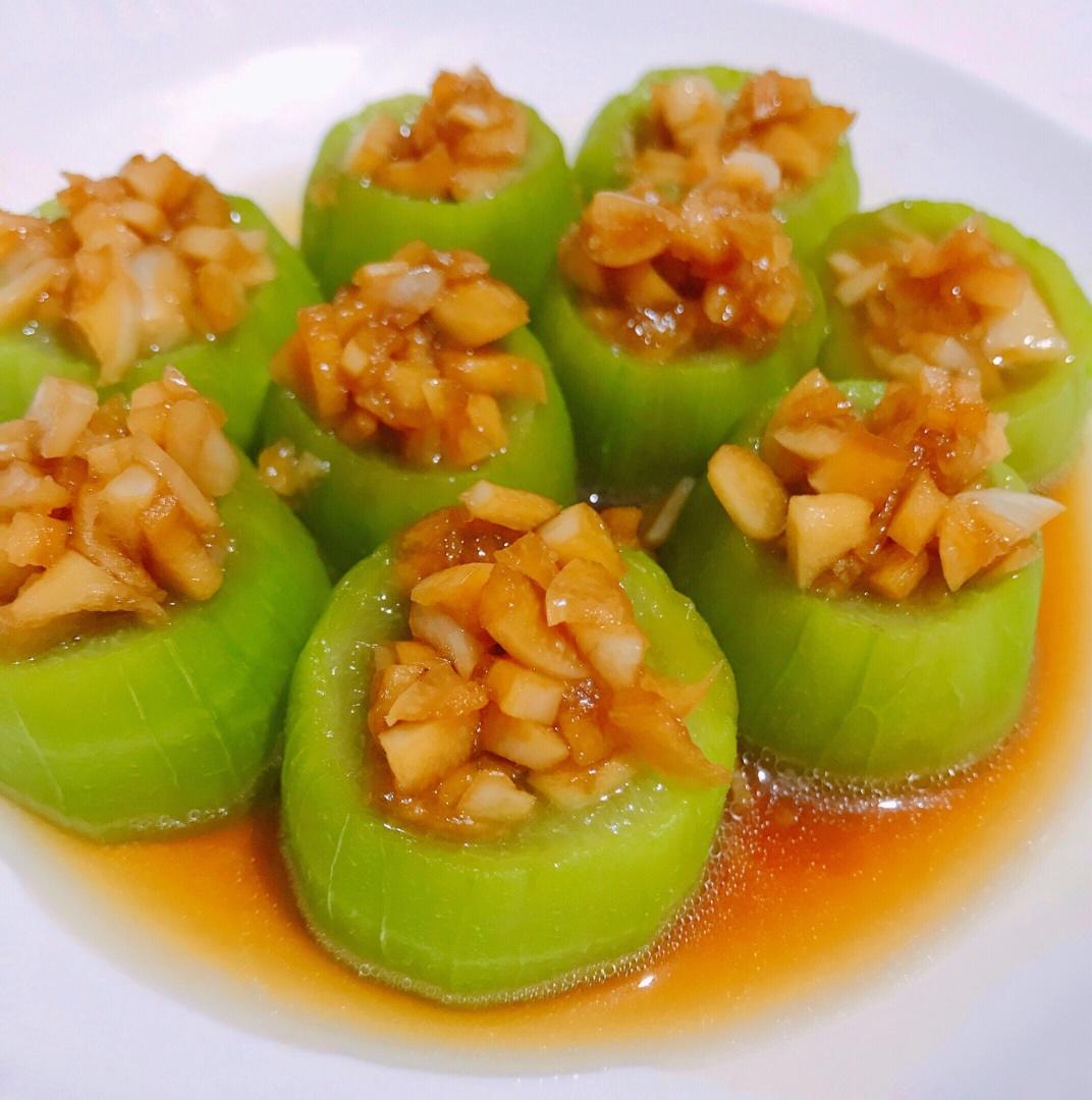 只需要五分钟就可以的美味蒜蓉蒸丝瓜