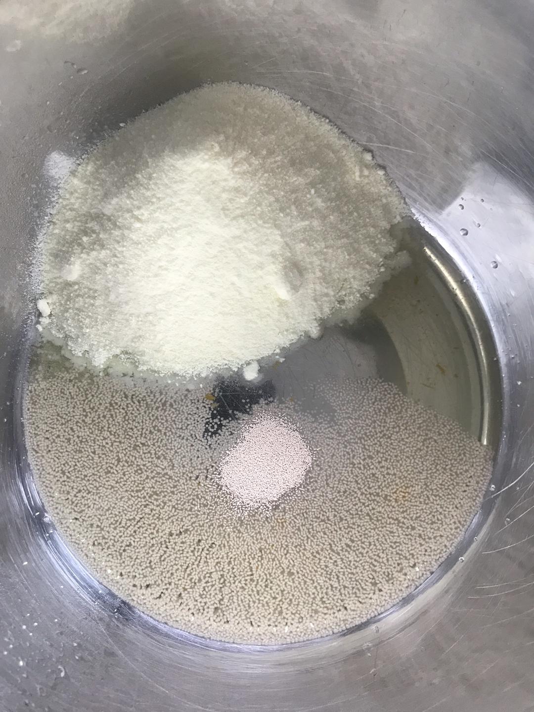 纯奶手撕吐司的做法 步骤1
