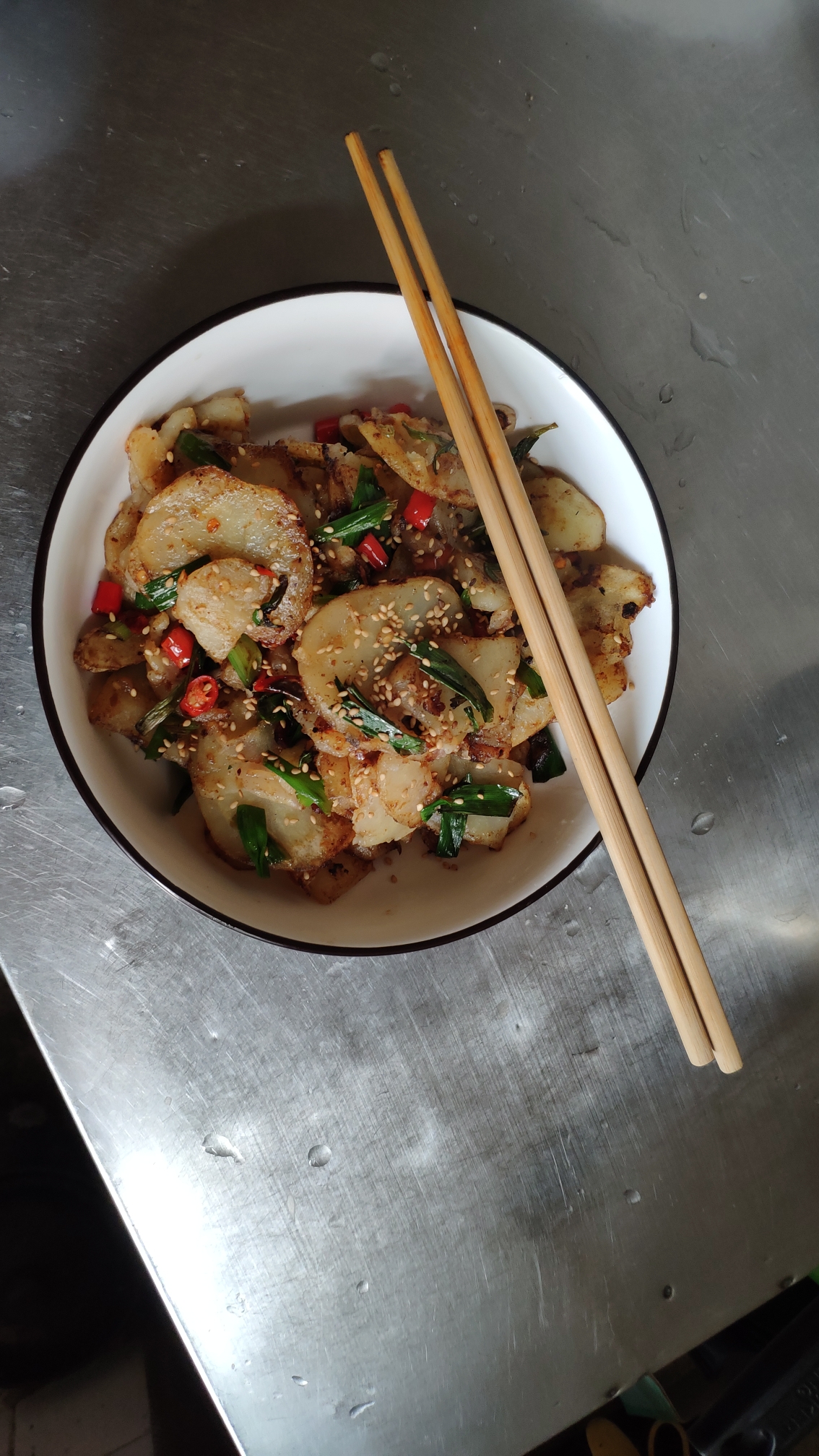干锅土豆片+快乐肥宅面的做法 步骤2