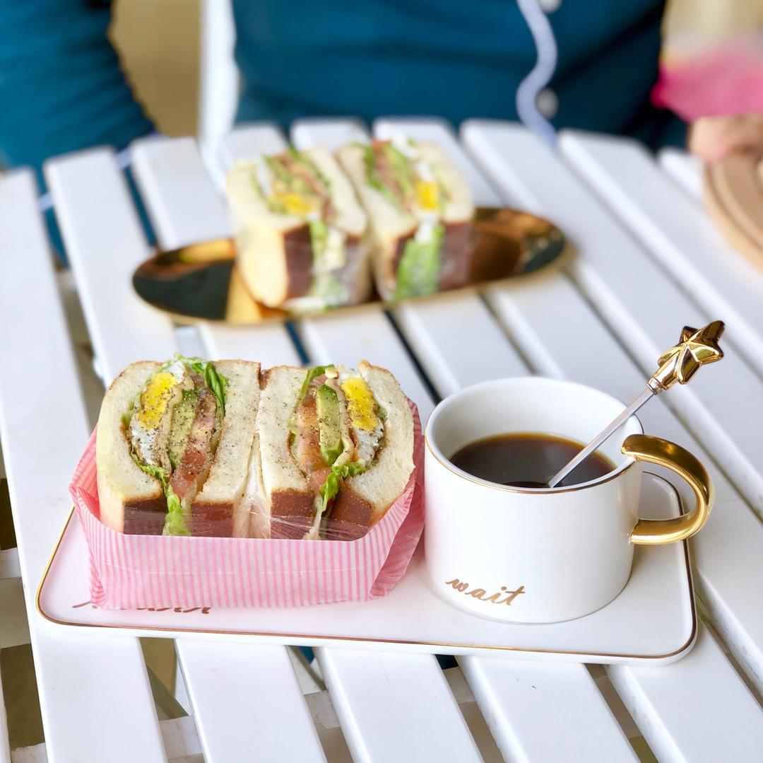 如何做超厚的沼三明治~详细tip！牛油果鸡蛋午餐肉三明治~