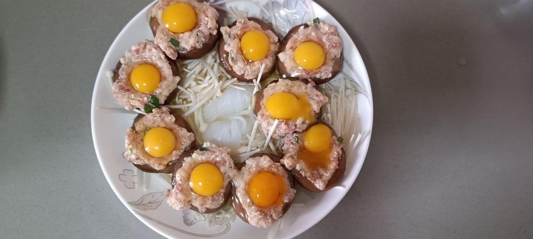 【香菇蒸鹌鹑蛋】 出奇好吃😋，是哪个天才想出来的搭配呀