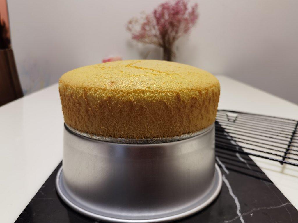 超简单完美戚风蛋糕（6寸2蛋）附打发、翻拌、脱模视频