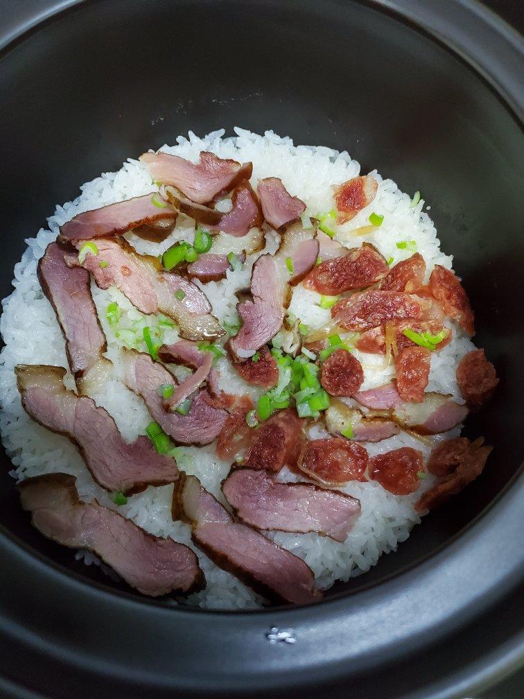 腊味煲仔饭，20分钟饭菜同出