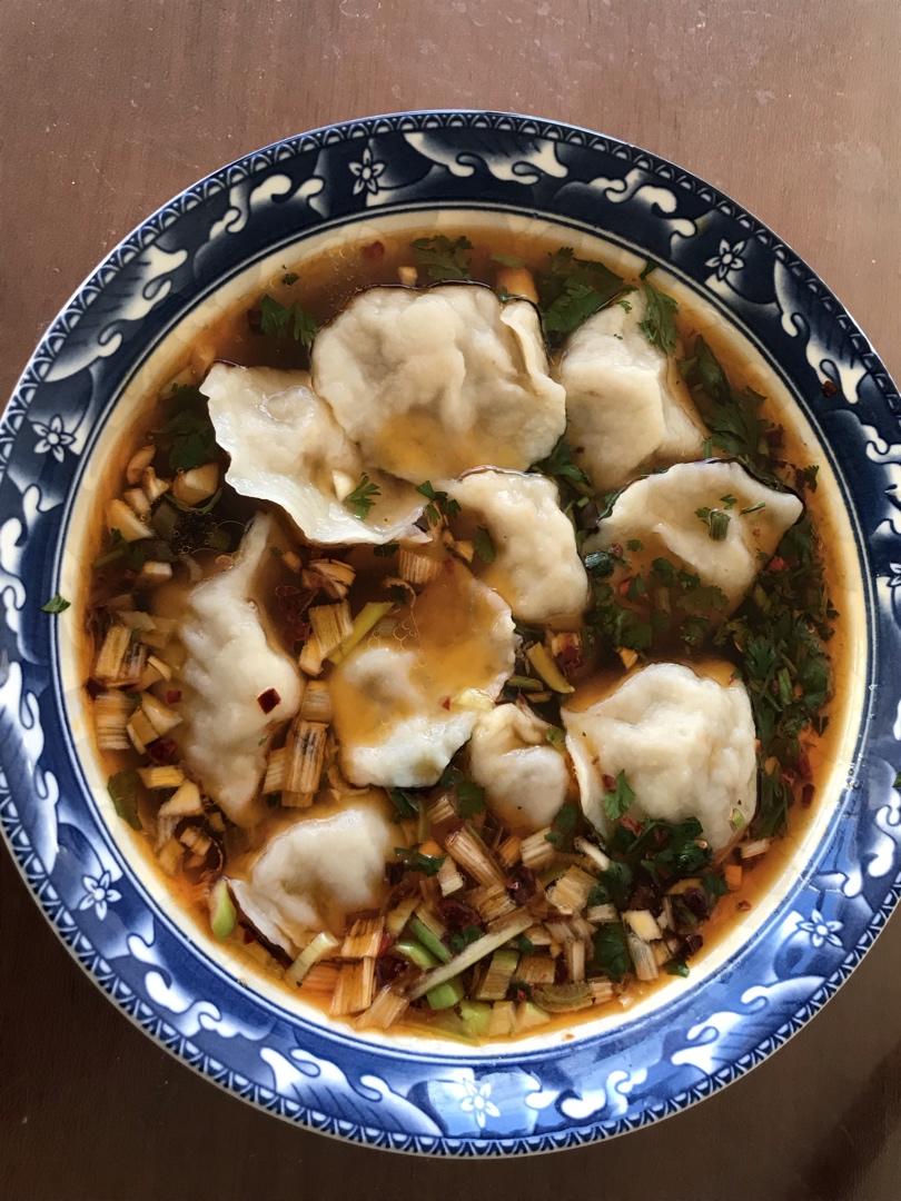 省时又便捷，没人能抗拒这碗酸汤水饺！🥟